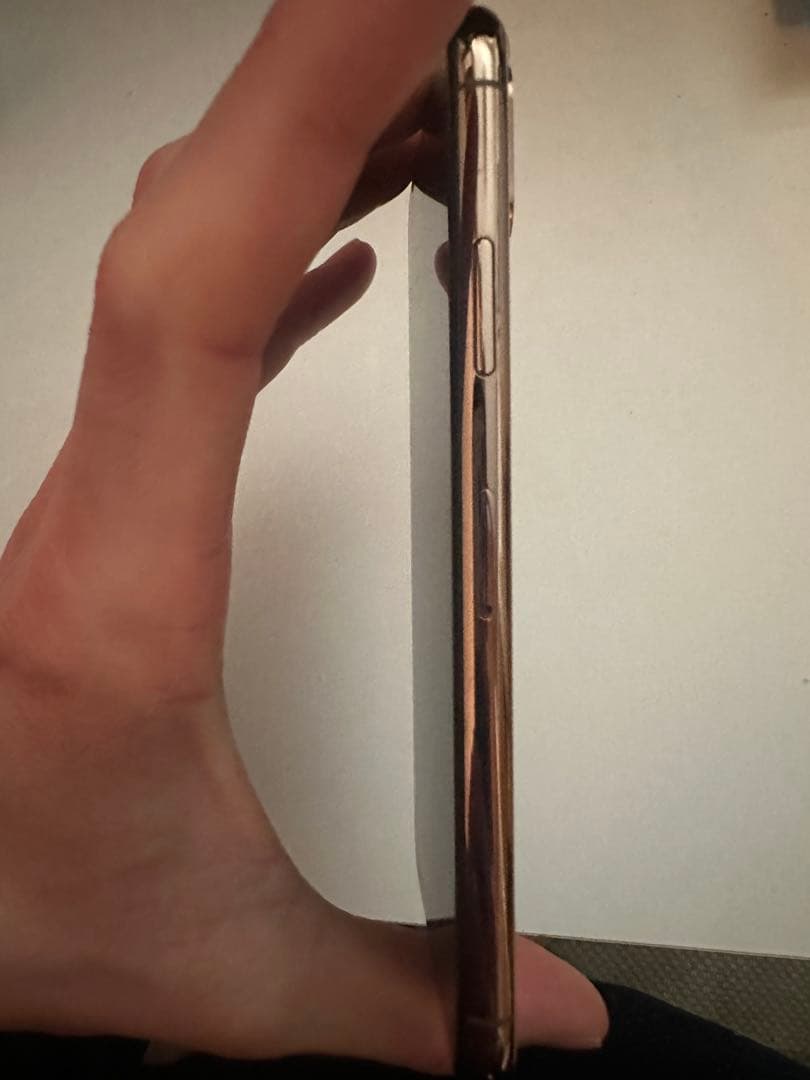Apple iPhone XS 256GB ゴールド　バッテリー83%