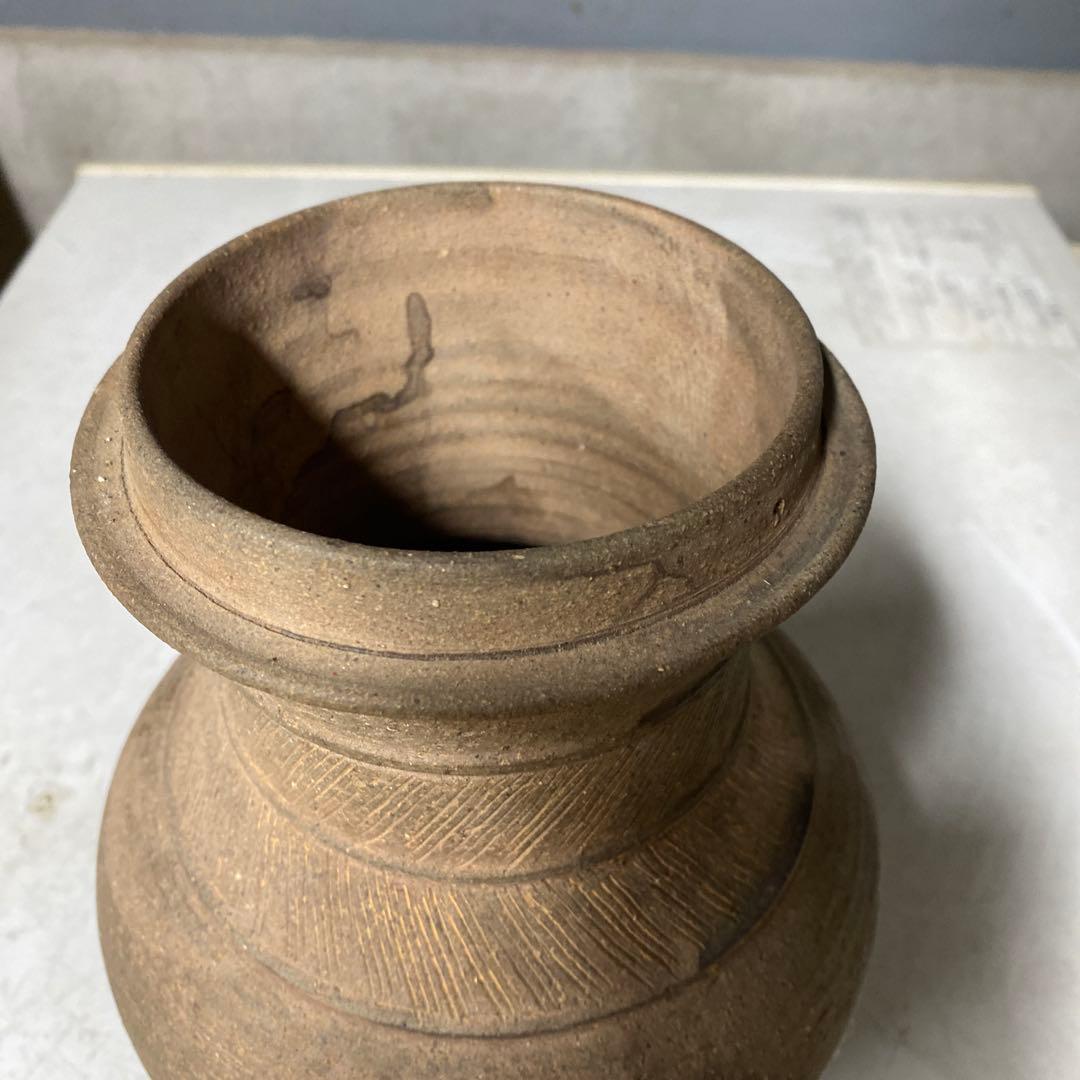 新羅の壺 中型 彫刻模様　花器　花瓶