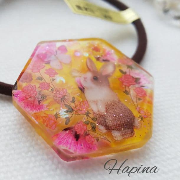 バラ園のうさちゃん六角形レジンヘアゴム ポニーフック変更可能