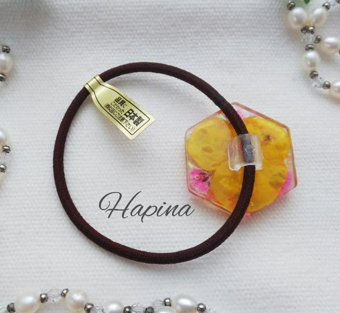 バラ園のうさちゃん六角形レジンヘアゴム ポニーフック変更可能