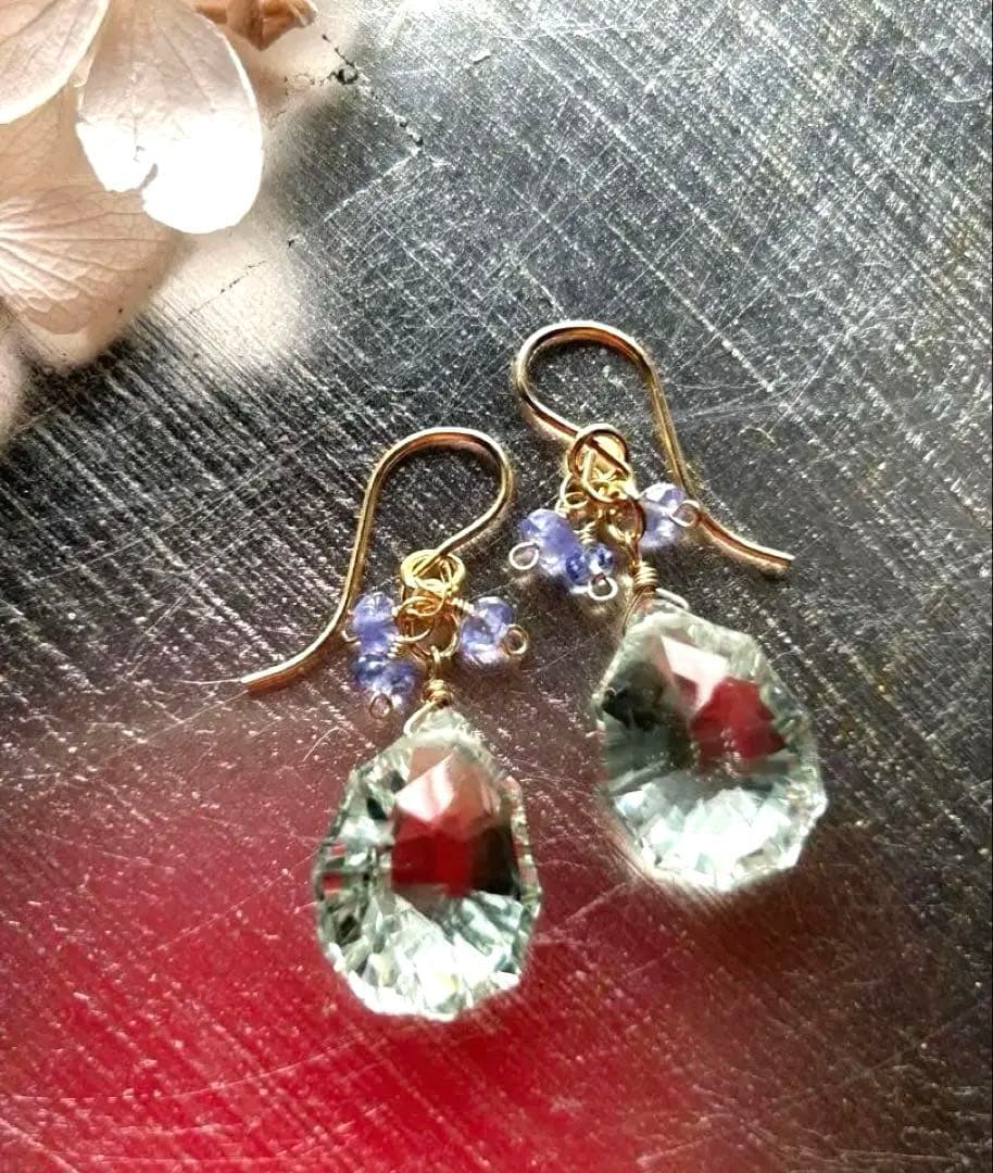 mnさま❣️ グリーンアメジストコンケーブカットのピアスと　チャーム14kgf