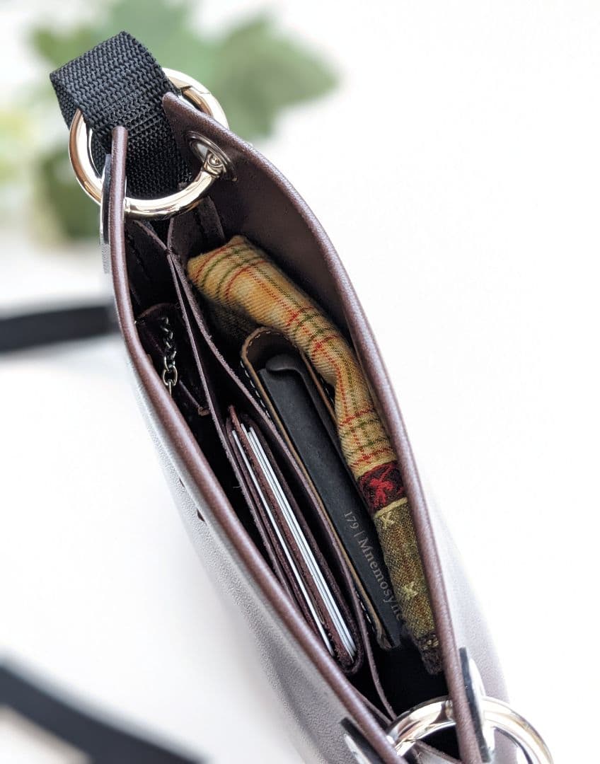 114　隠しマグのサコッシュ　ショルダー　本革手縫い