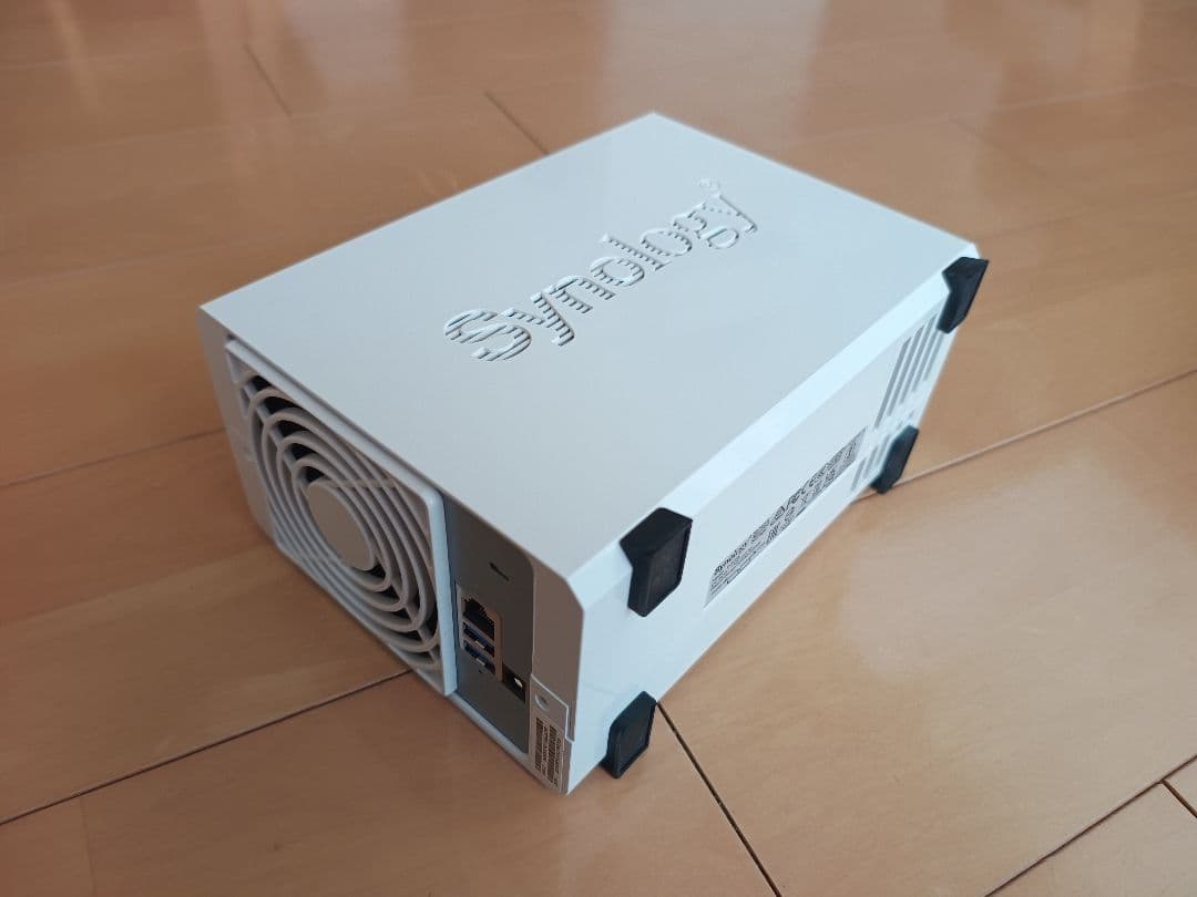 Synology NAS DiskStation DS220jと付属品