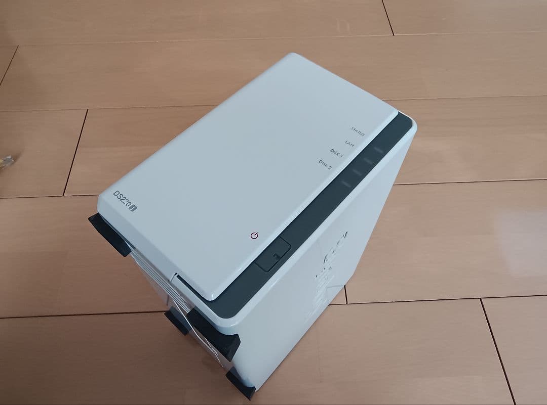 Synology NAS DiskStation DS220jと付属品