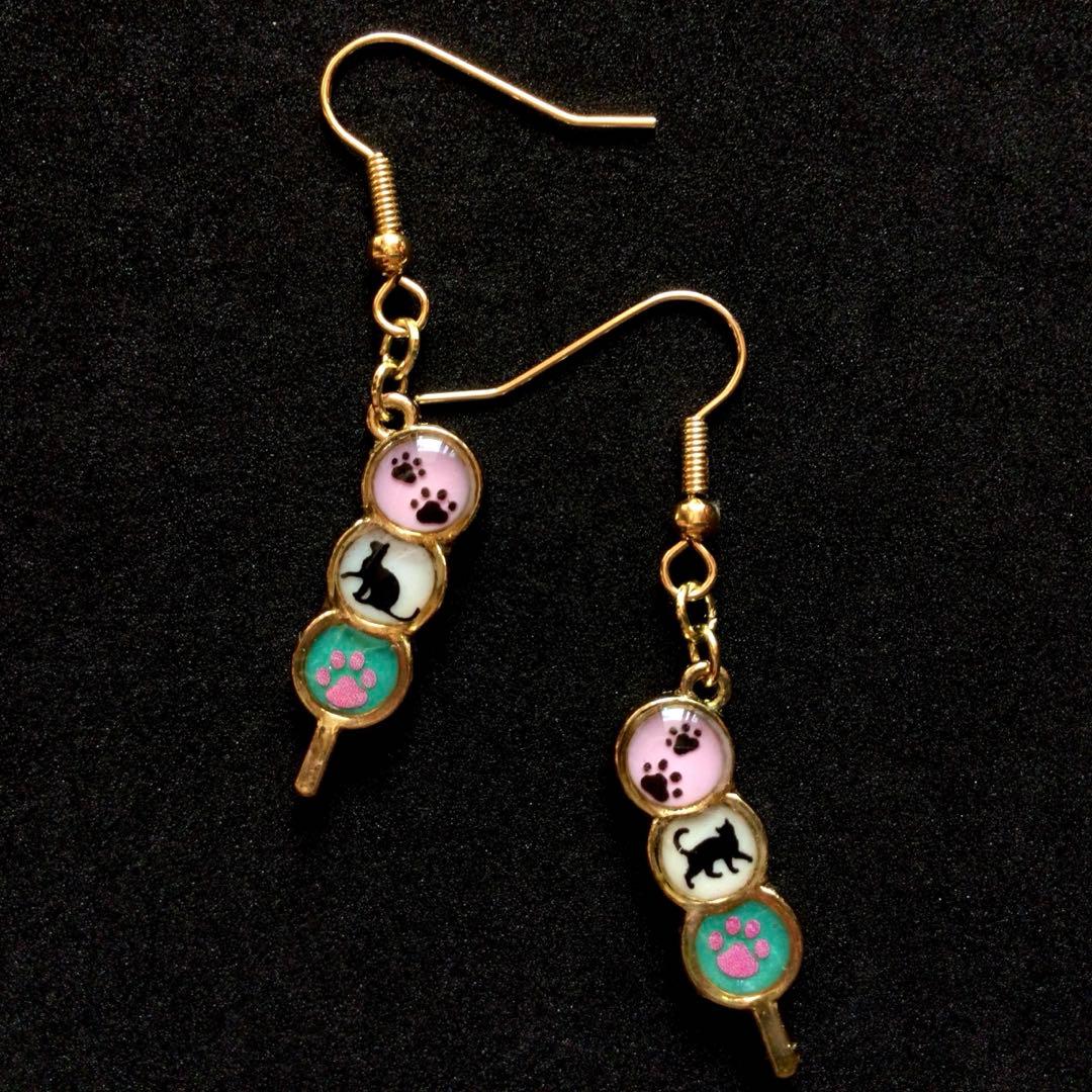 和風　3色だんご　黒猫バージョン　ピアス ¥780