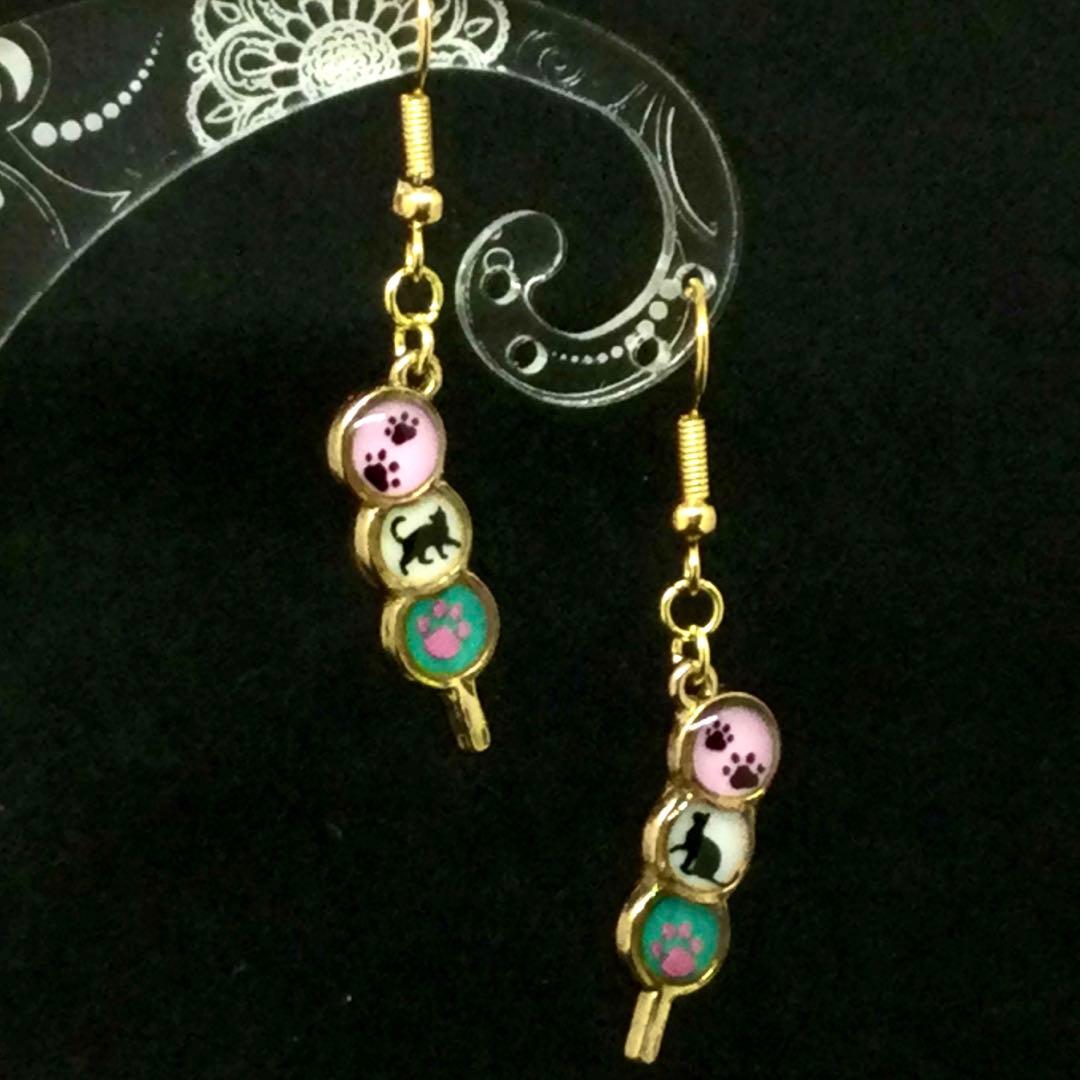 和風　3色だんご　黒猫バージョン　ピアス ¥780