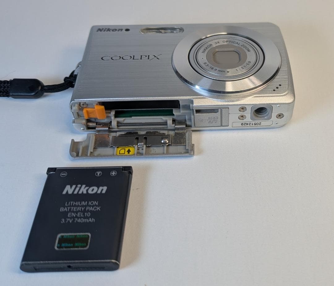 美品 Nikon COOLPIX S200 コンパクトデジタルカメラ