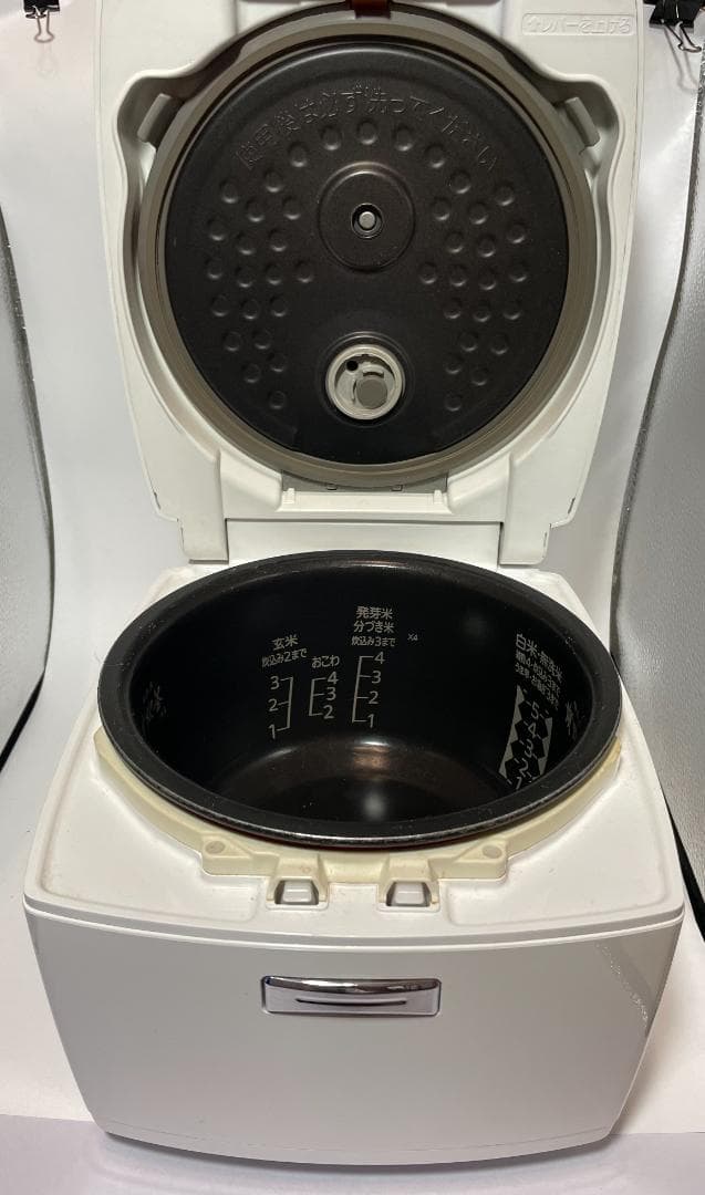 三菱電機　ＩＨジャー炊飯器　ＮＪ－ＶＸ１０４　５．５合炊き　２０１４年製