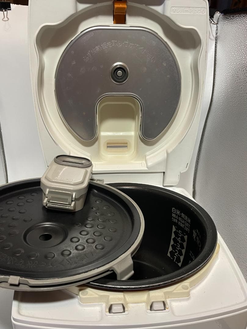 三菱電機　ＩＨジャー炊飯器　ＮＪ－ＶＸ１０４　５．５合炊き　２０１４年製