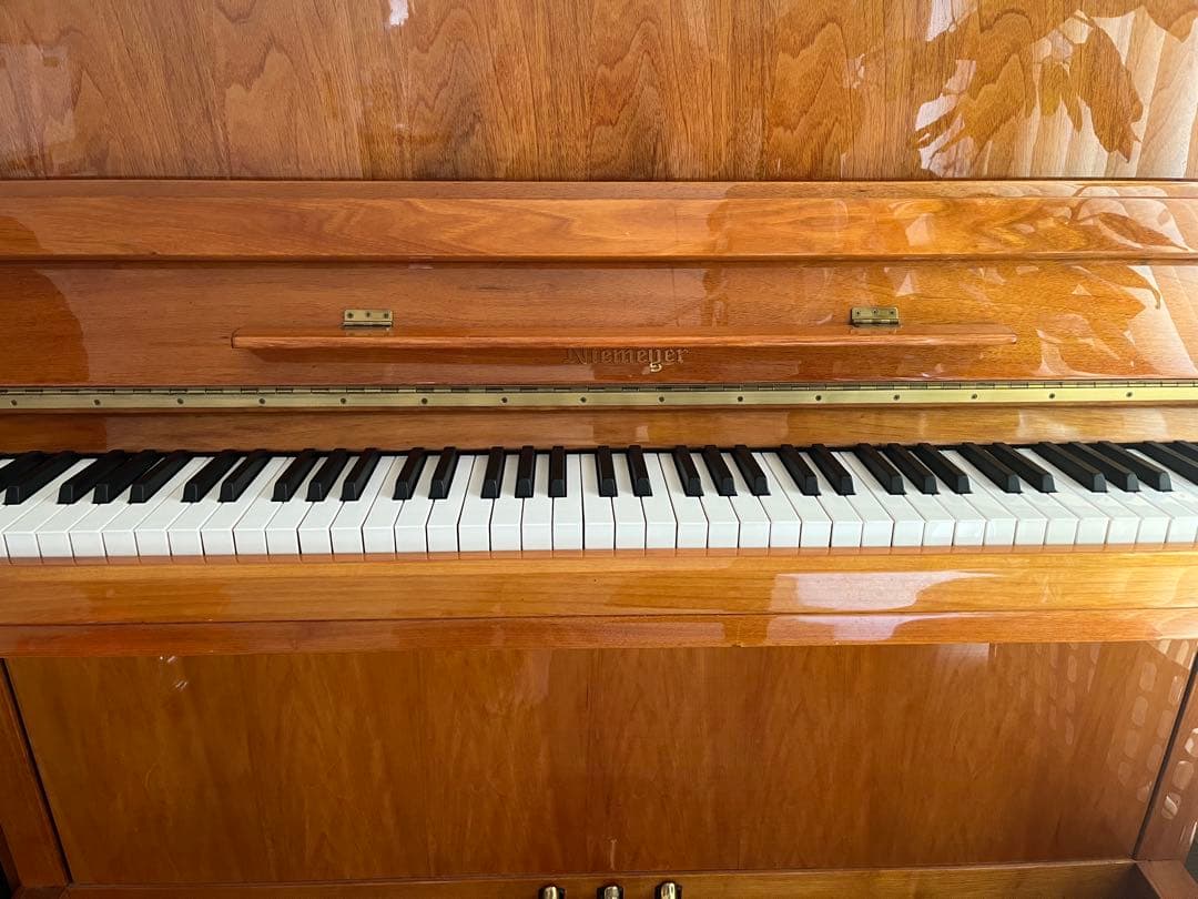 アップライトピアノ 88鍵 木目仕上げ