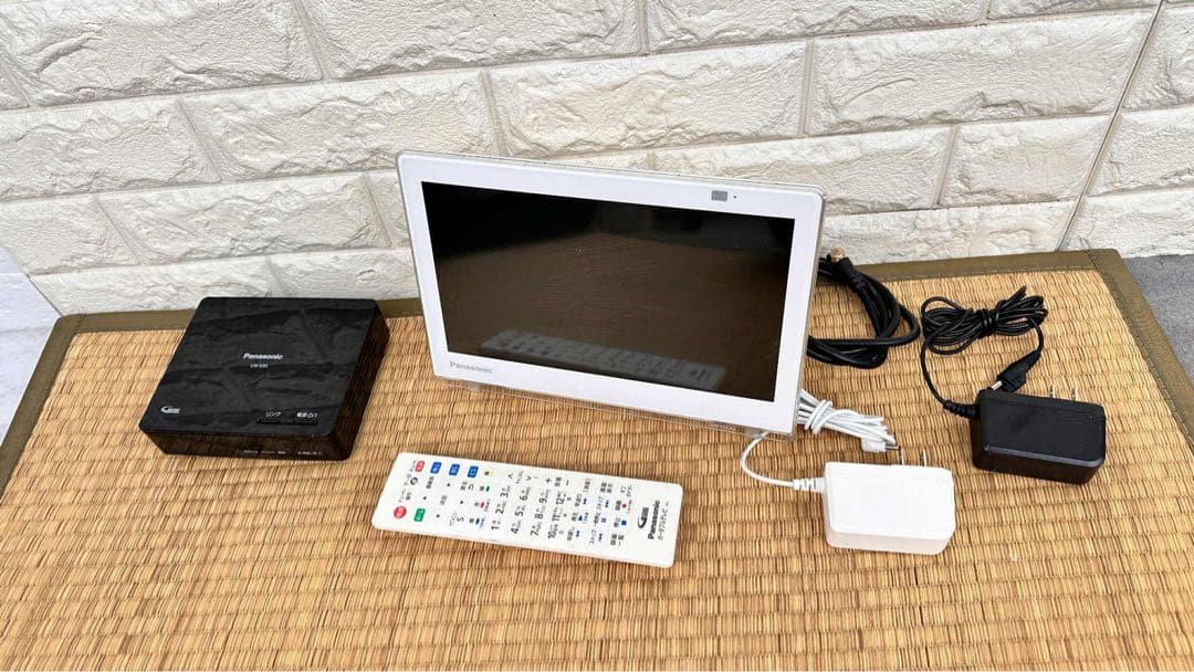 タイムセール　パナソニック 10V型 ポータブル液晶テレビ UN-10E11-W