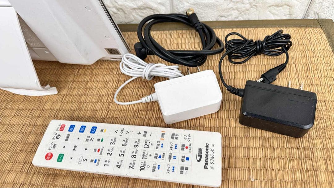 タイムセール　パナソニック 10V型 ポータブル液晶テレビ UN-10E11-W