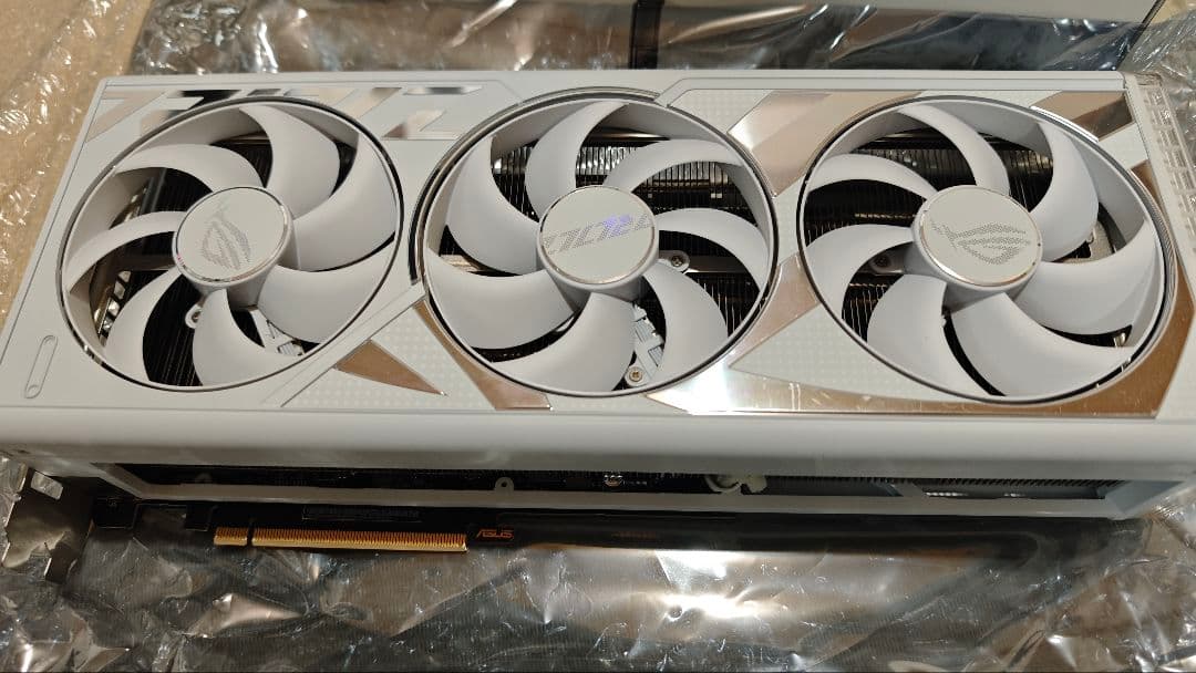 ROG STRIX GAMING RTX 4090 OC white白