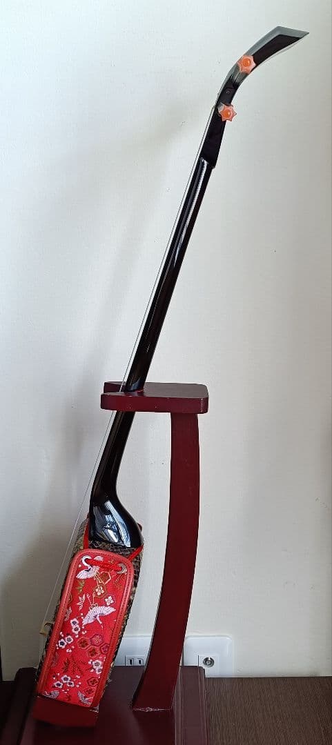 昭和名工佐久本盛信作写西平開鐘型三線　八重山黒木四つ割り物