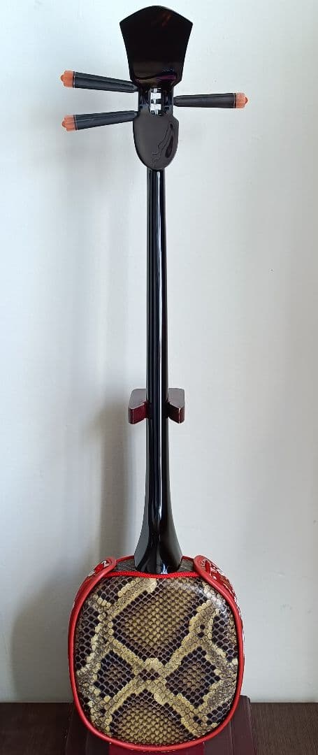 昭和名工佐久本盛信作写西平開鐘型三線　八重山黒木四つ割り物