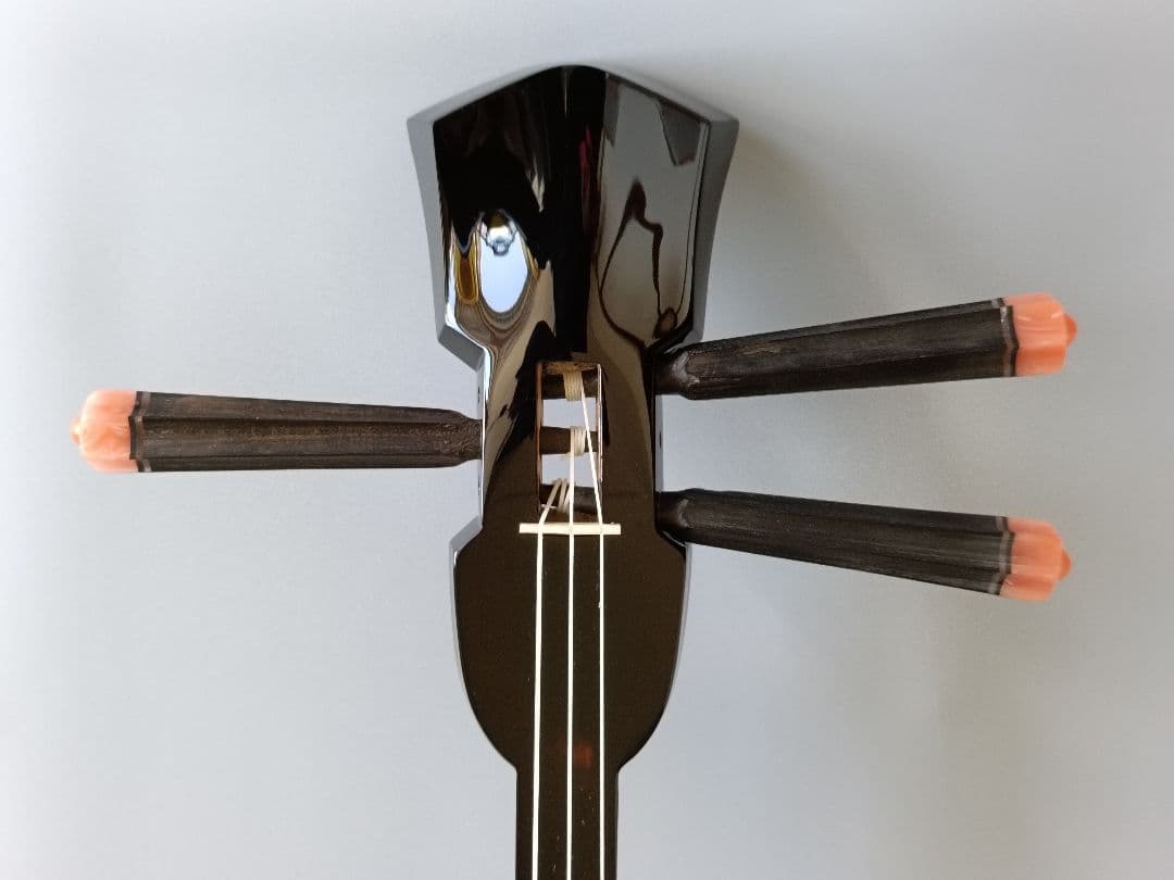 昭和名工佐久本盛信作写西平開鐘型三線　八重山黒木四つ割り物