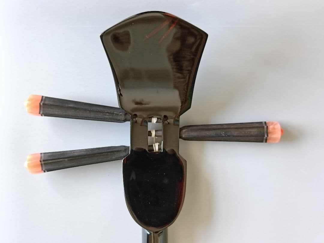 昭和名工佐久本盛信作写西平開鐘型三線　八重山黒木四つ割り物