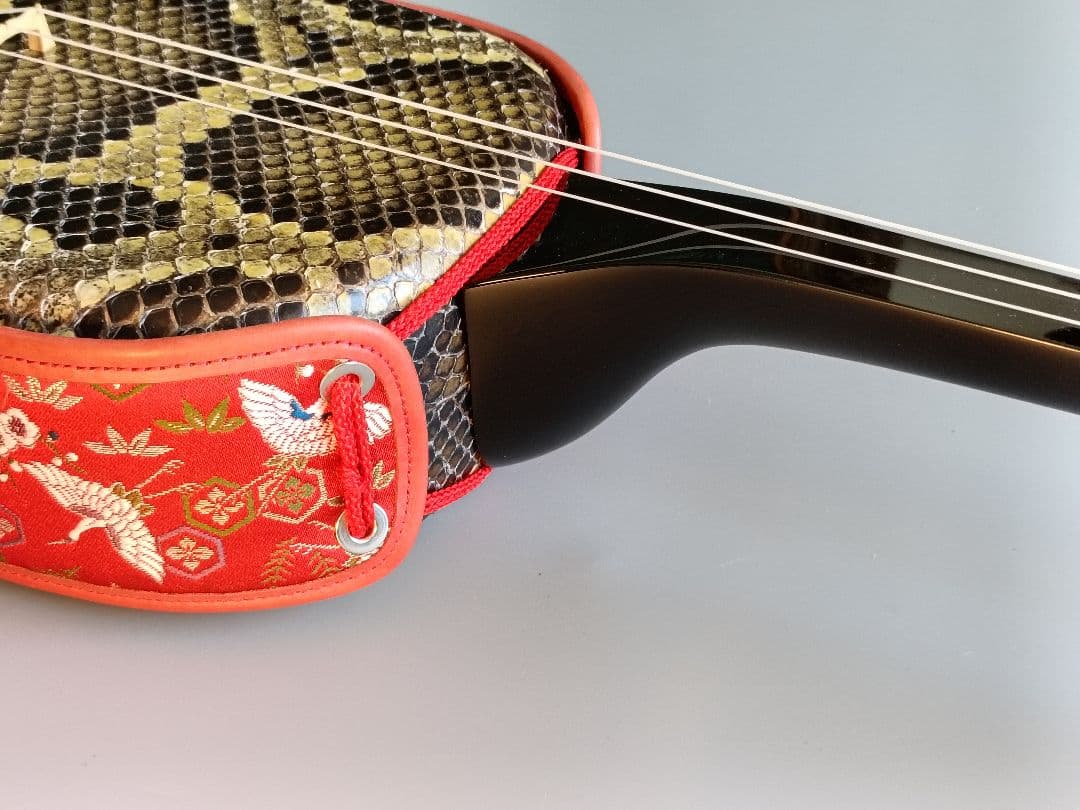 昭和名工佐久本盛信作写西平開鐘型三線　八重山黒木四つ割り物