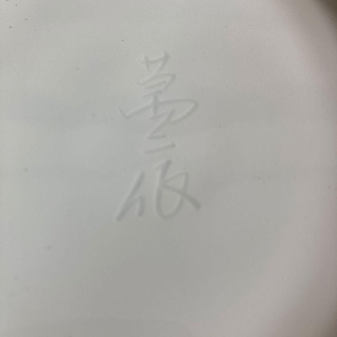 【井上萬二】白磁の伝統　日本の名窯　人間国宝　井上萬二作　白磁牡丹彫文　大花瓶