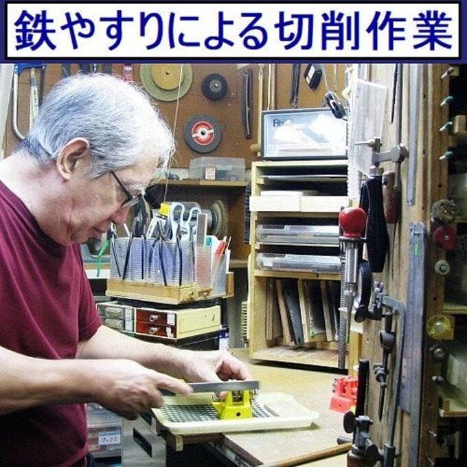 伝統的なモチーフ　アイルランドのケルト十字架　cc22　ロングセラーです