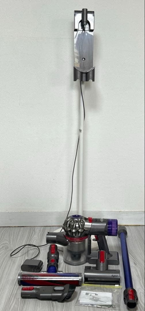 【美品】ダイソン V8 Slim Fluffy Extra SV10K EXT