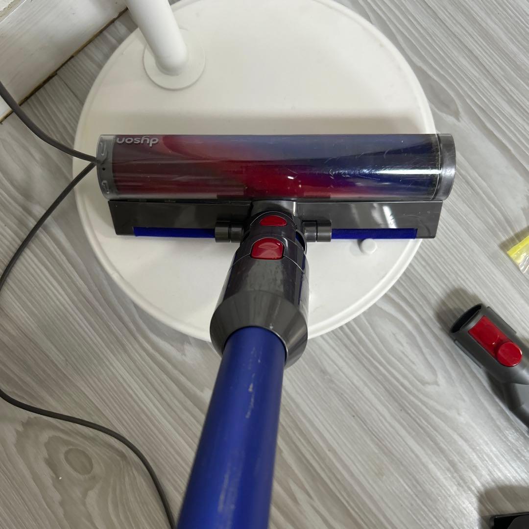 【美品】ダイソン V8 Slim Fluffy Extra SV10K EXT