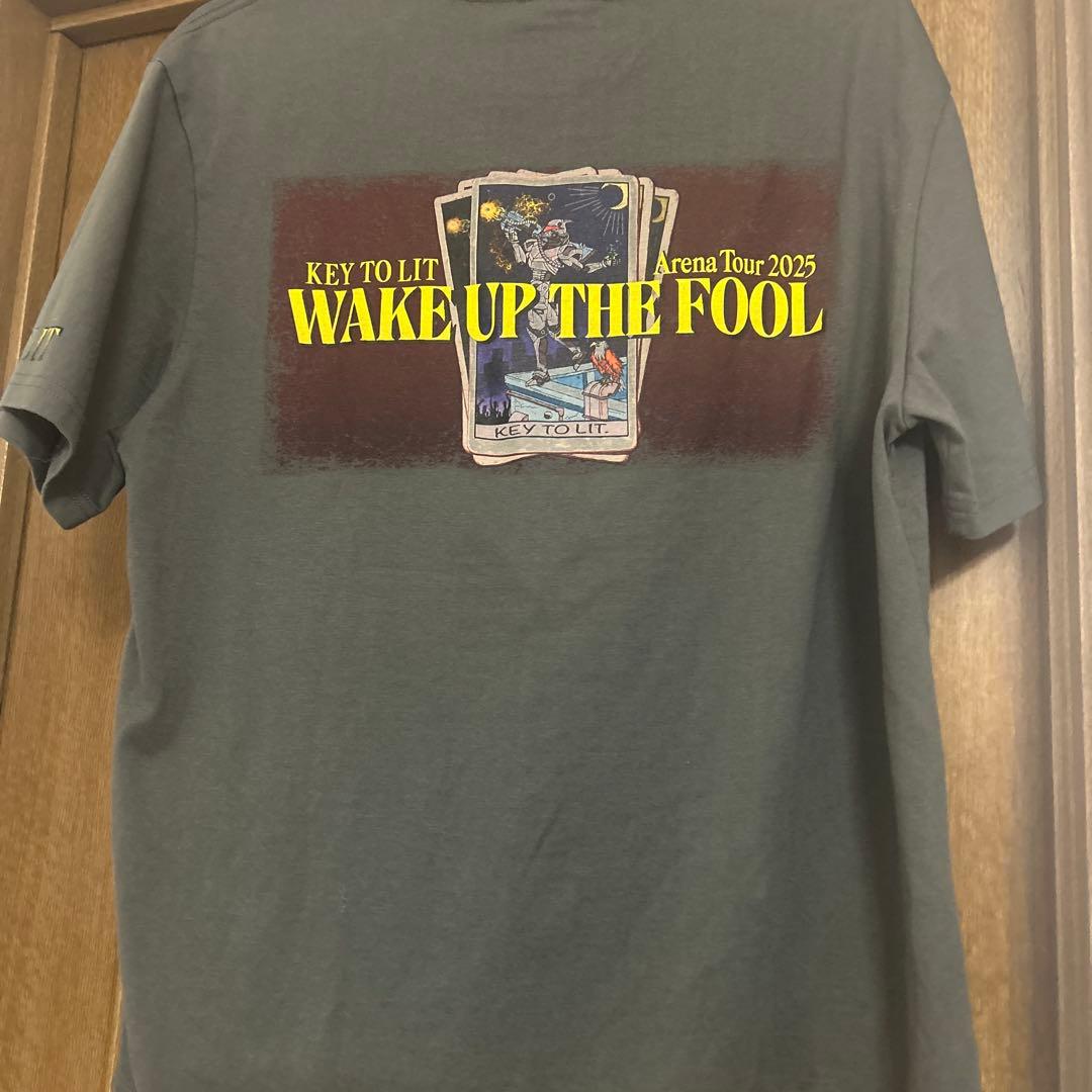 KEY TO LIT WAKE UP THE FOOL Tシャツ 2025