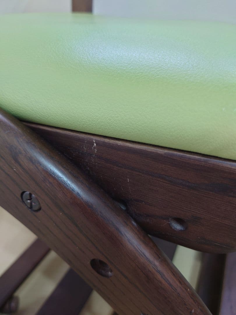 デスクチェア 学習椅子　グリーンクッション　カリモク　XT1811GK