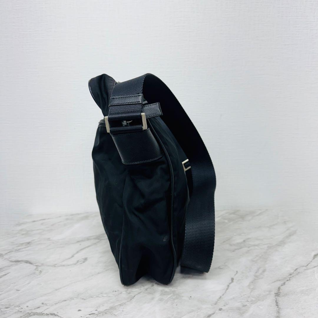 ✨PRADA✨プラダ✨ブラック✨ナイロン✨三角ロゴプレート✨ショルダーバッグ✨