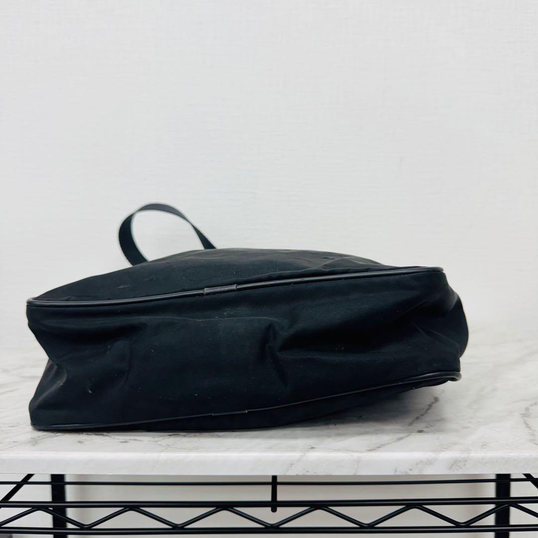 ✨PRADA✨プラダ✨ブラック✨ナイロン✨三角ロゴプレート✨ショルダーバッグ✨