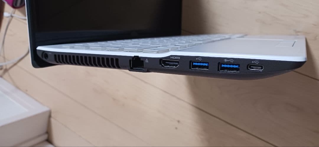 注)メモリ、SSDなし！ 富士通 LIFEBOOK ホワイト ノートPC