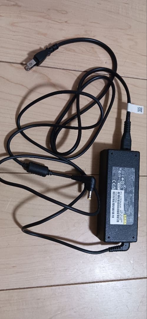 注)メモリ、SSDなし！ 富士通 LIFEBOOK ホワイト ノートPC