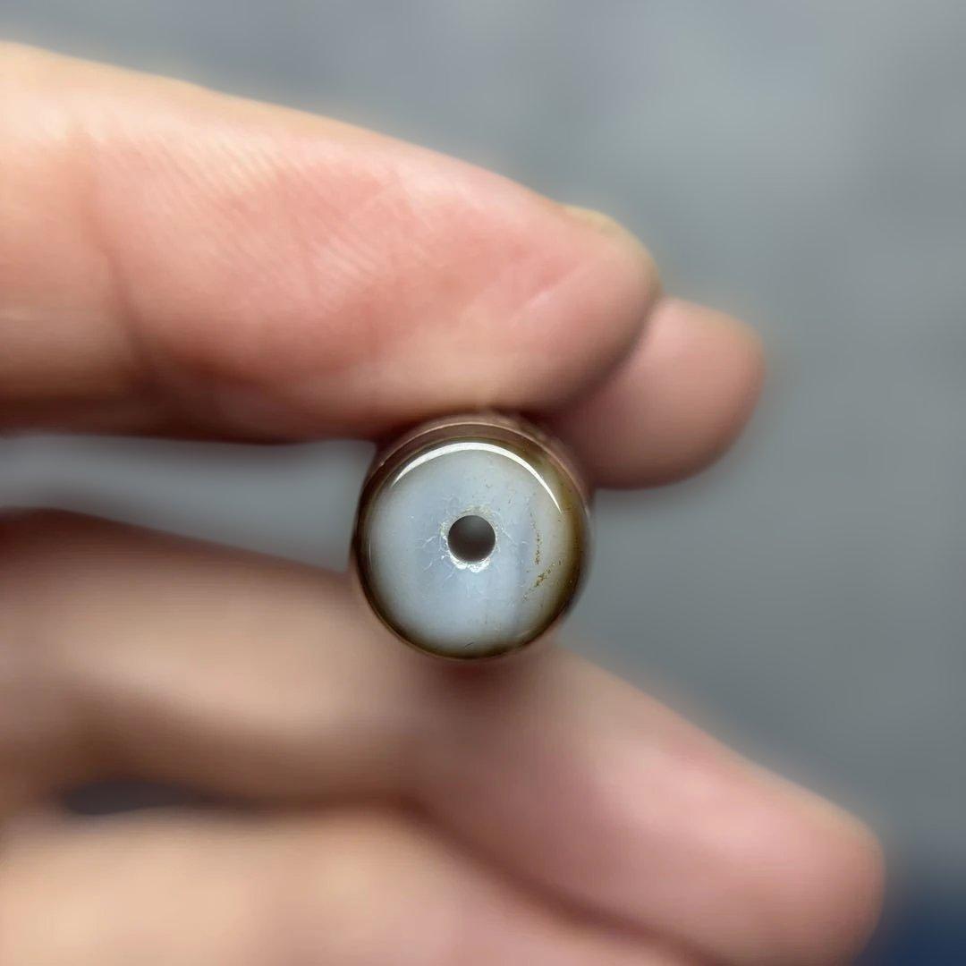 よーこ瑪瑙　銀線白毫天珠　2-207