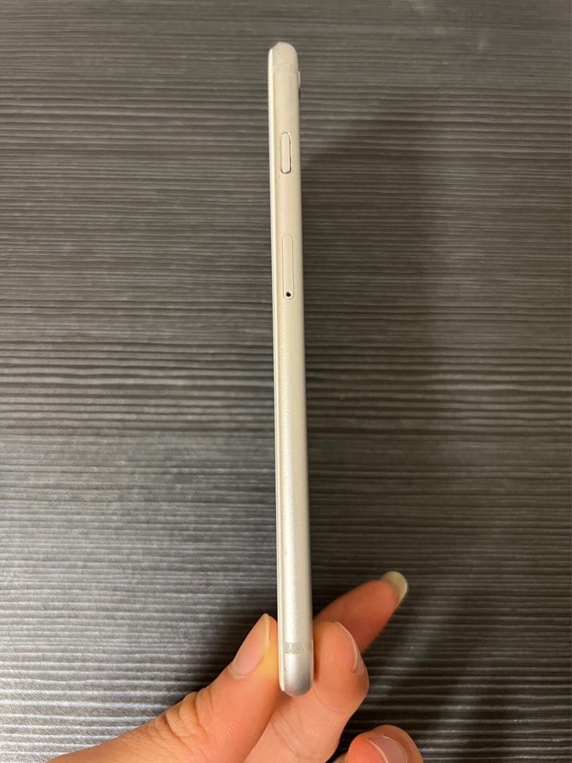 iPhone 6s Plusシルバー128GBバッテリー最大容量82％