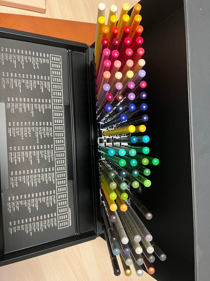 UNI 色鉛筆　100色