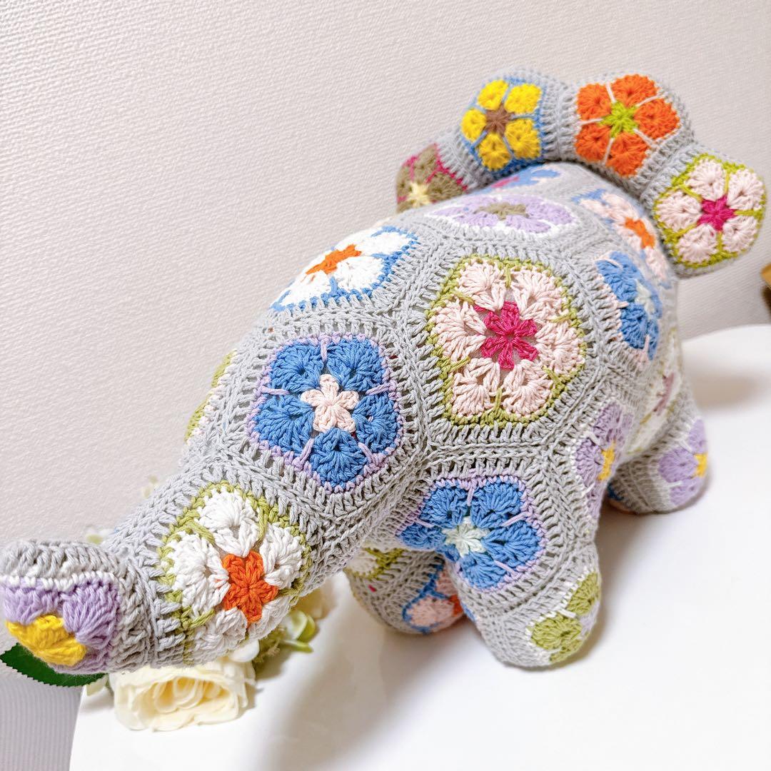 アフリカンフラワー❁⃘*.゜大きなトリケラトプス編みぐるみ❁⃘*.65cm