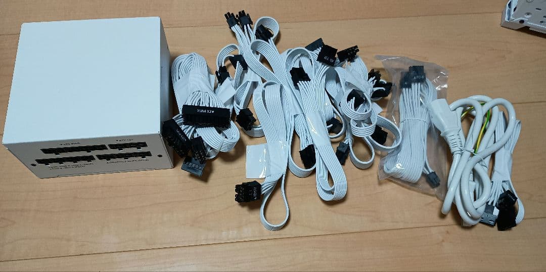 850W ホワイト 電源ユニット 80 PLUS