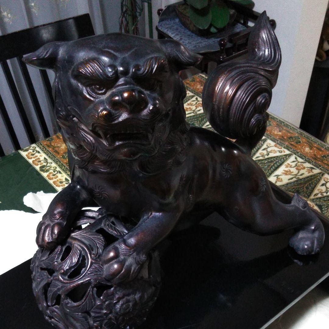 玉獅子（鉄製、台座付き）