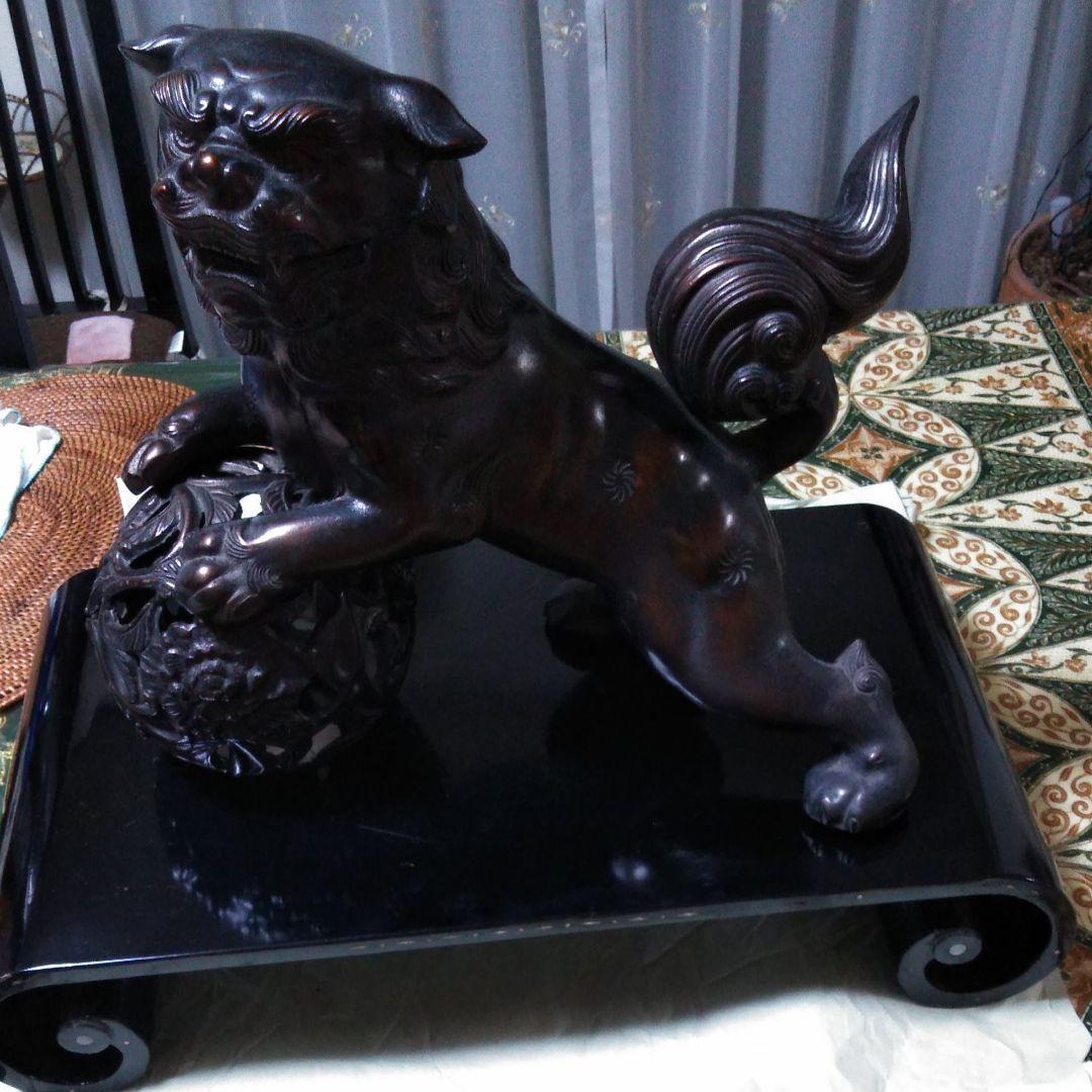 玉獅子（鉄製、台座付き）