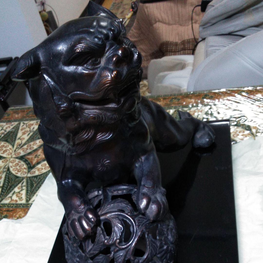 玉獅子（鉄製、台座付き）