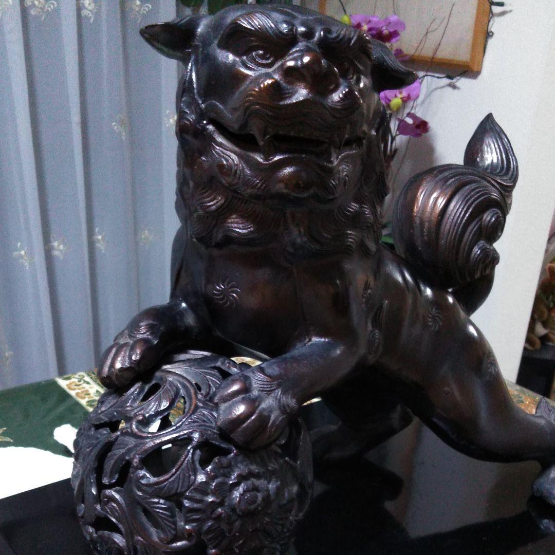 玉獅子（鉄製、台座付き）