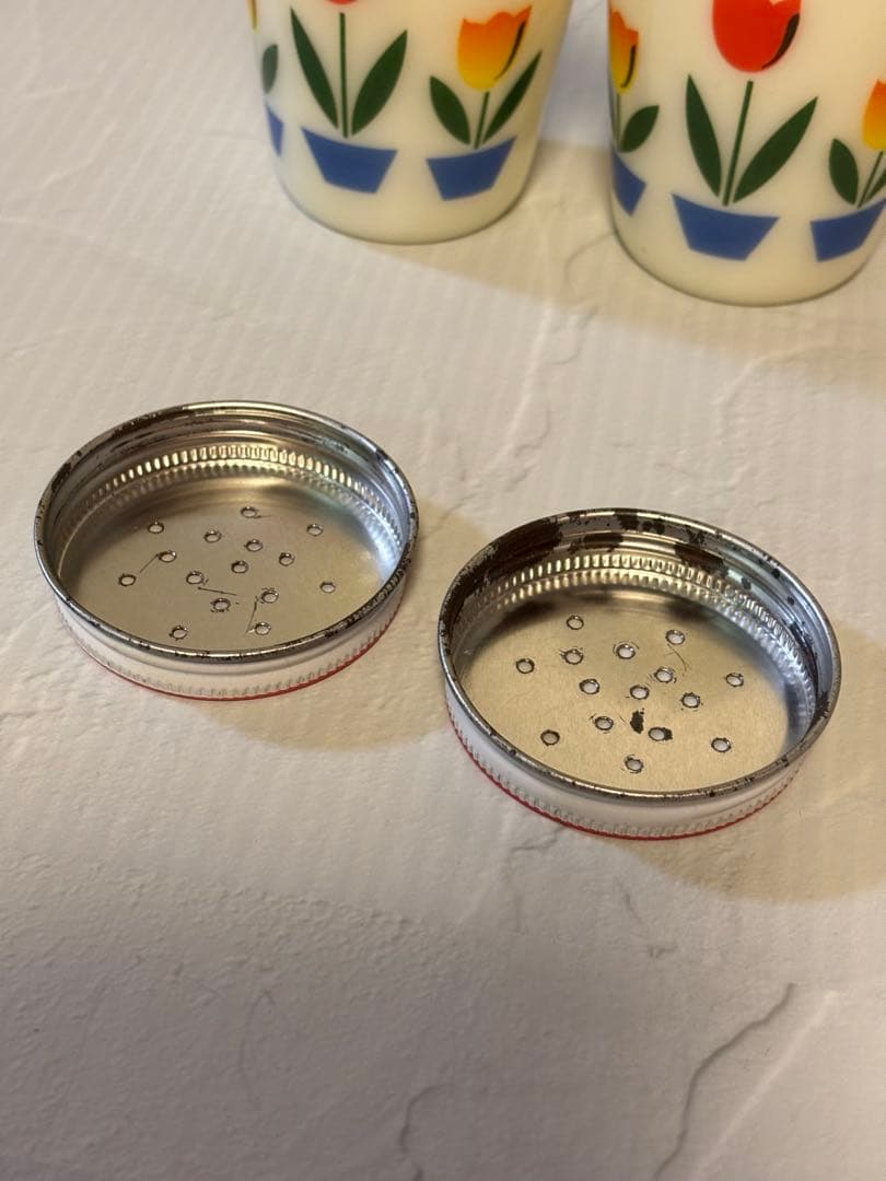 Fire-King チューリップ　ペッパー&ソルト