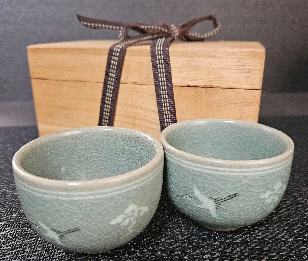 韓国　人間文化財　人間国宝　柳海剛作　高麗青磁　象嵌　雲鶴図　ぐい呑　盃　酒杯