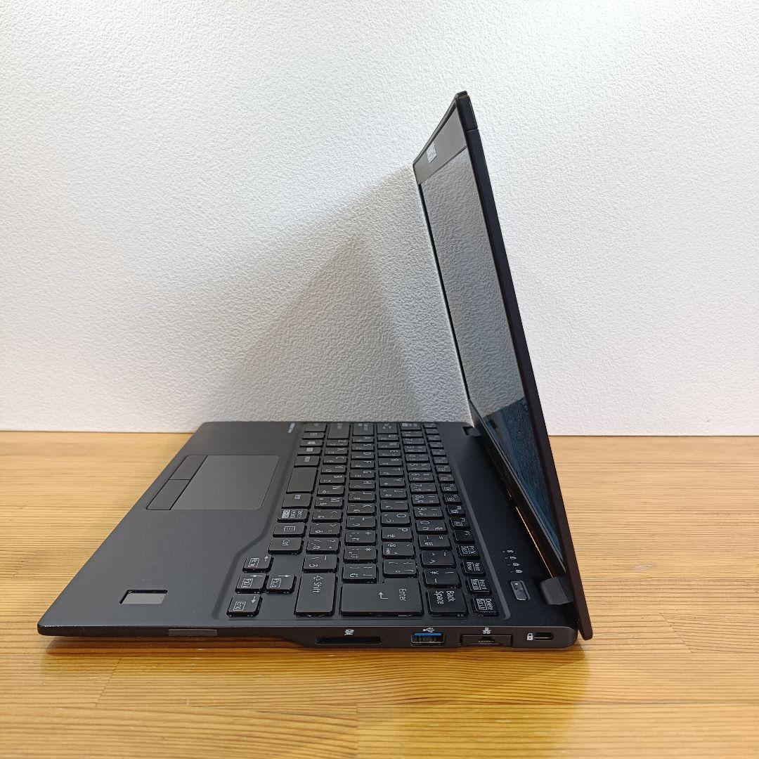 【美品】富士通 U9310 10世代 i7 SSD256GB メモリ16GB 黒