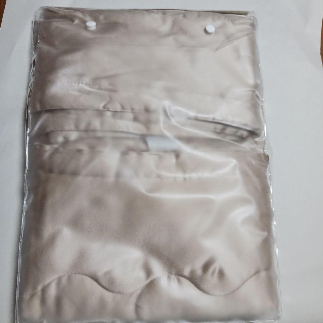 新品　未開封　シルク100% 波形キルティング毛布 100×70cm