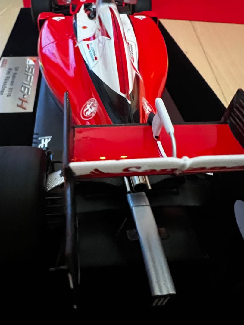 美品 1/18 ルックスマート ライコネン フェラーリ SF16-H 2016