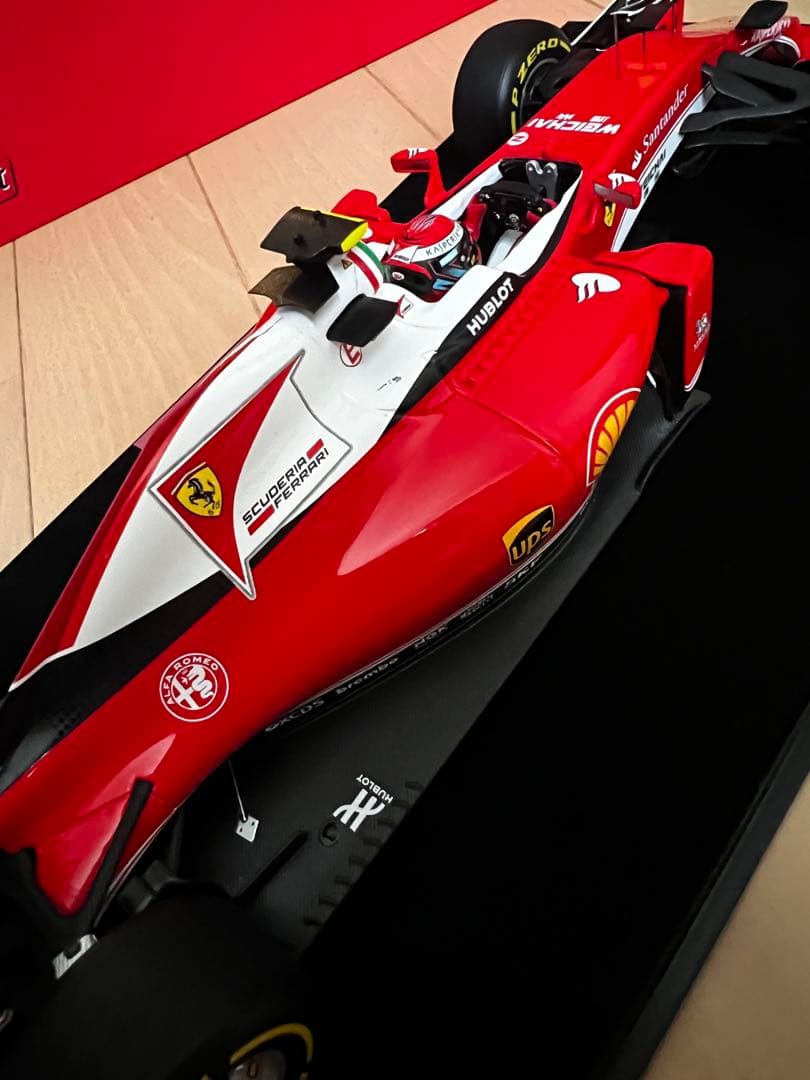 美品 1/18 ルックスマート ライコネン フェラーリ SF16-H 2016