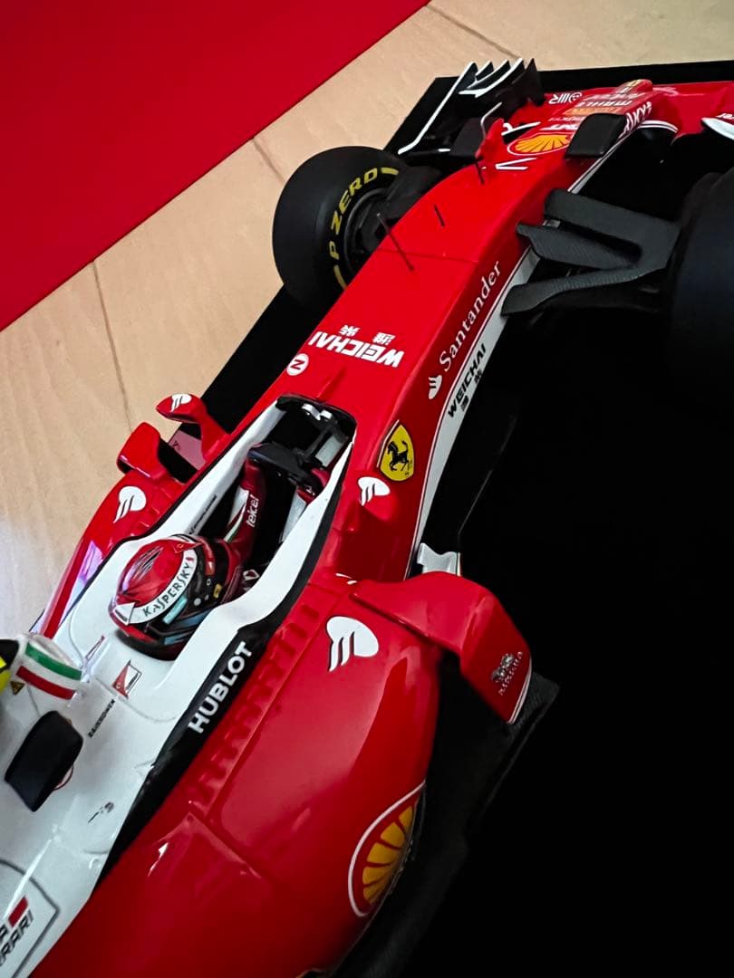 美品 1/18 ルックスマート ライコネン フェラーリ SF16-H 2016