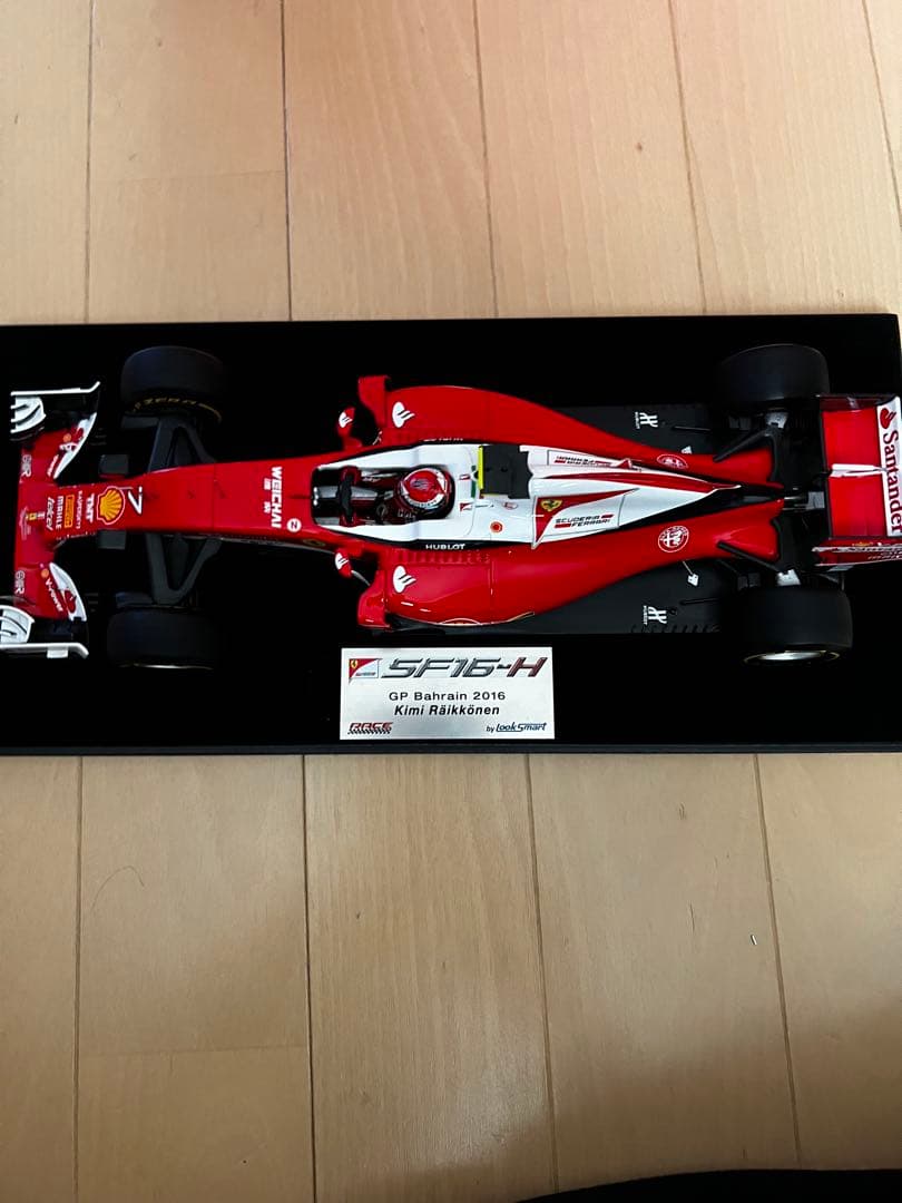 美品 1/18 ルックスマート ライコネン フェラーリ SF16-H 2016