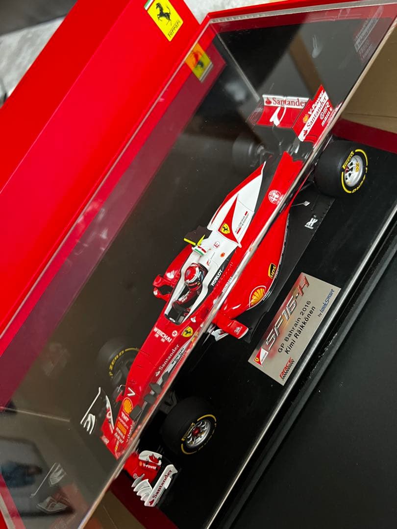 美品 1/18 ルックスマート ライコネン フェラーリ SF16-H 2016